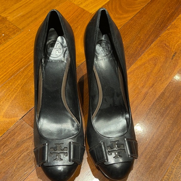 Tory Burch black leather shoes - Picture 1 of 5